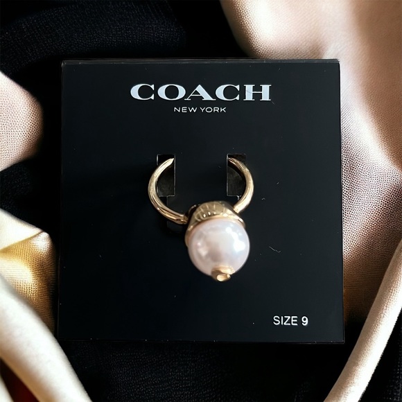 Coach Gold Pearl Ring with Signature “C” Size 9 New w/Tag - Picture 1 of 6
